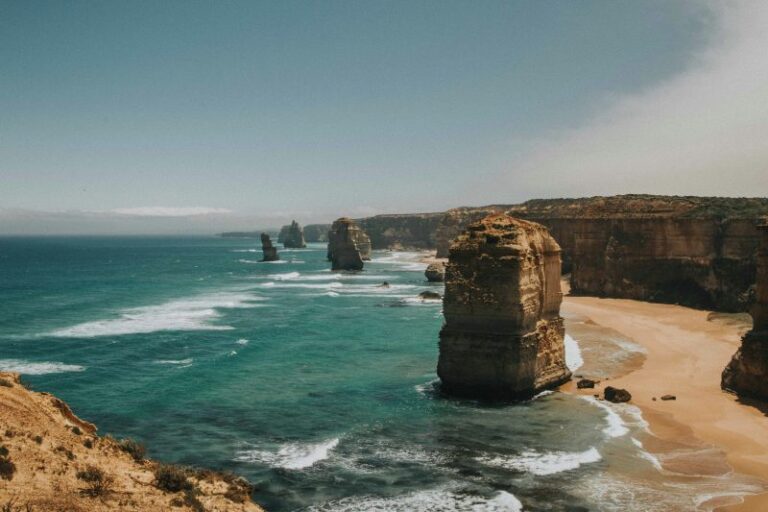 GREAT DEAL 💥 Cheap full-service flights from London to Australia & New Zealand from £494